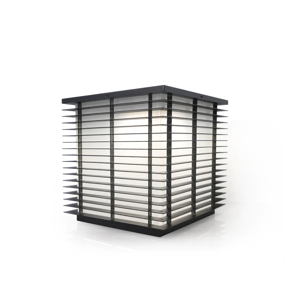 BRIDGEMAN SOLAR-POWERED GARDEN ILLUMINATOR