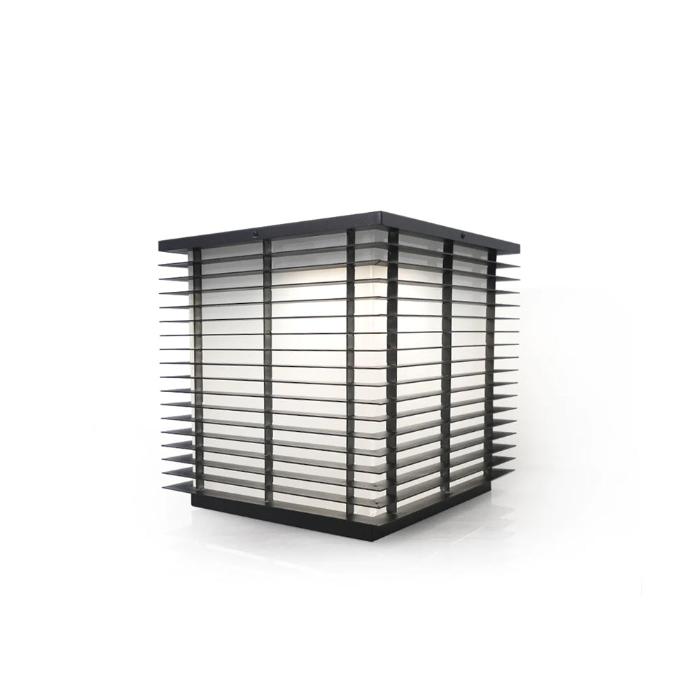 BRIDGEMAN SOLAR-POWERED GARDEN ILLUMINATOR