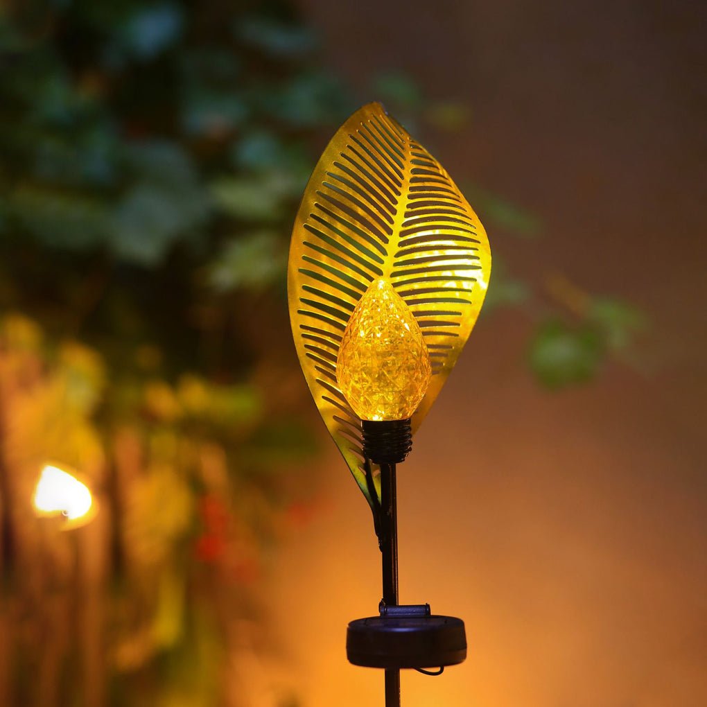 WINDSOR CURLED LEAF SOLAR GARDEN LANTERN