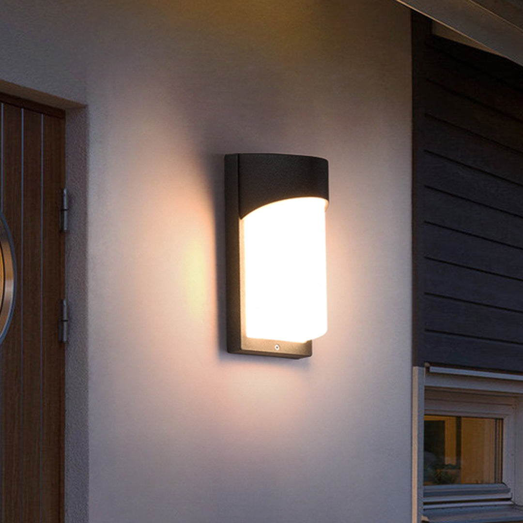 RAVENWOOD WEATHERPROOF OUTDOOR WALL LANTERN