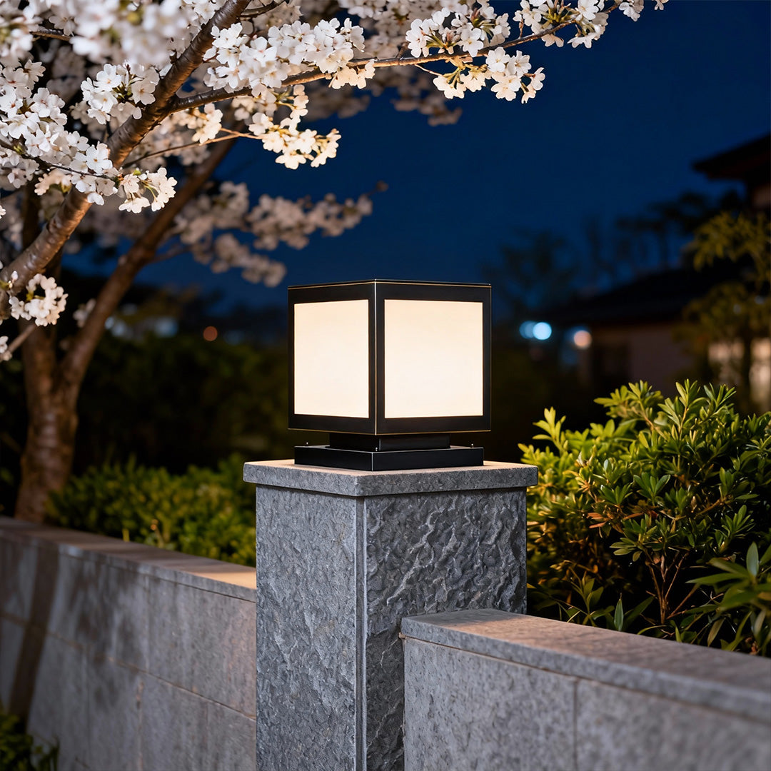 WINDSOR BRONZE SQUARE SOLAR GARDEN LANTERN