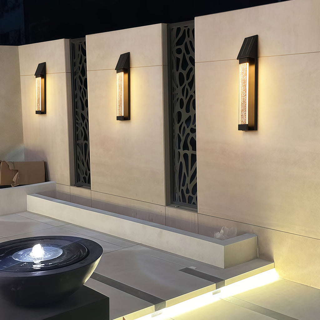RAVENHURST SOLAR-POWERED OUTDOOR WALL LIGHT