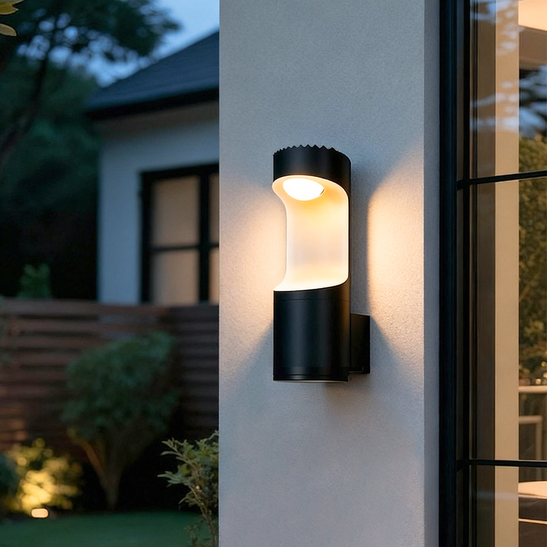 THORNBURY RAINPROOF OUTDOOR WALL LANTERN