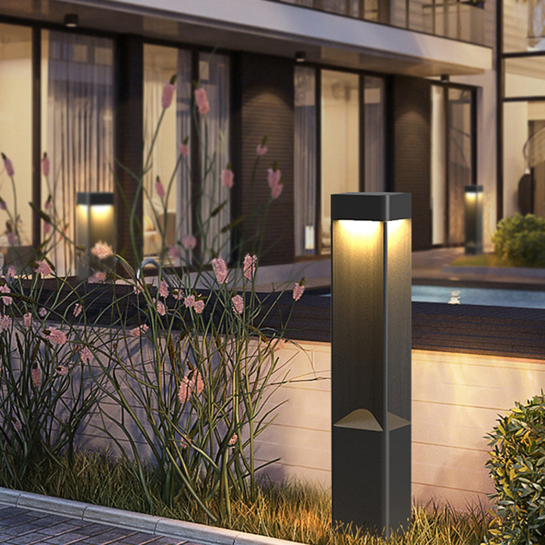 WINDSOR GARDEN BOLLARD LIGHTING WITH WEATHERPROOF DESIGN