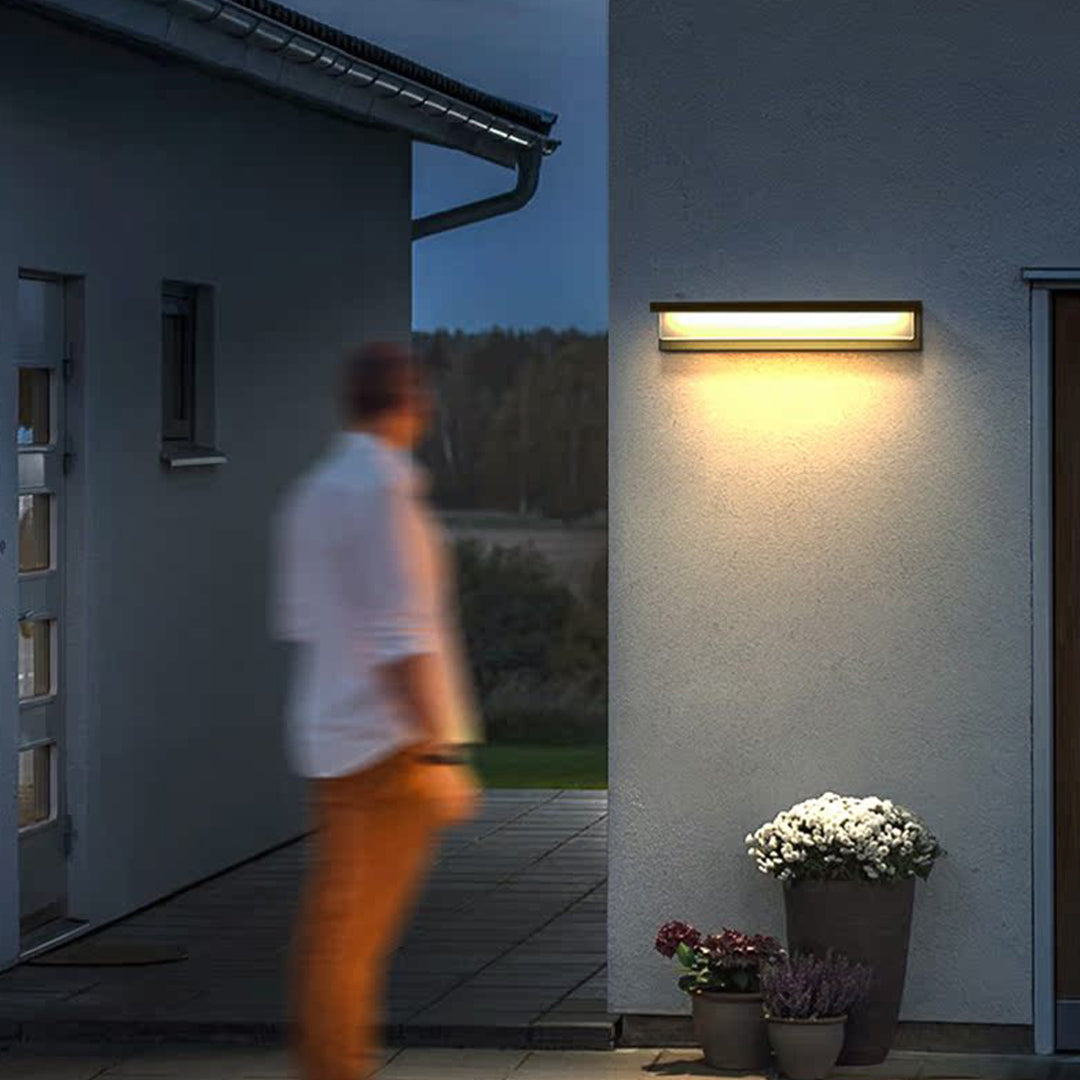 HEATHCLIFF RAINPROOF OUTDOOR WALL LANTERN
