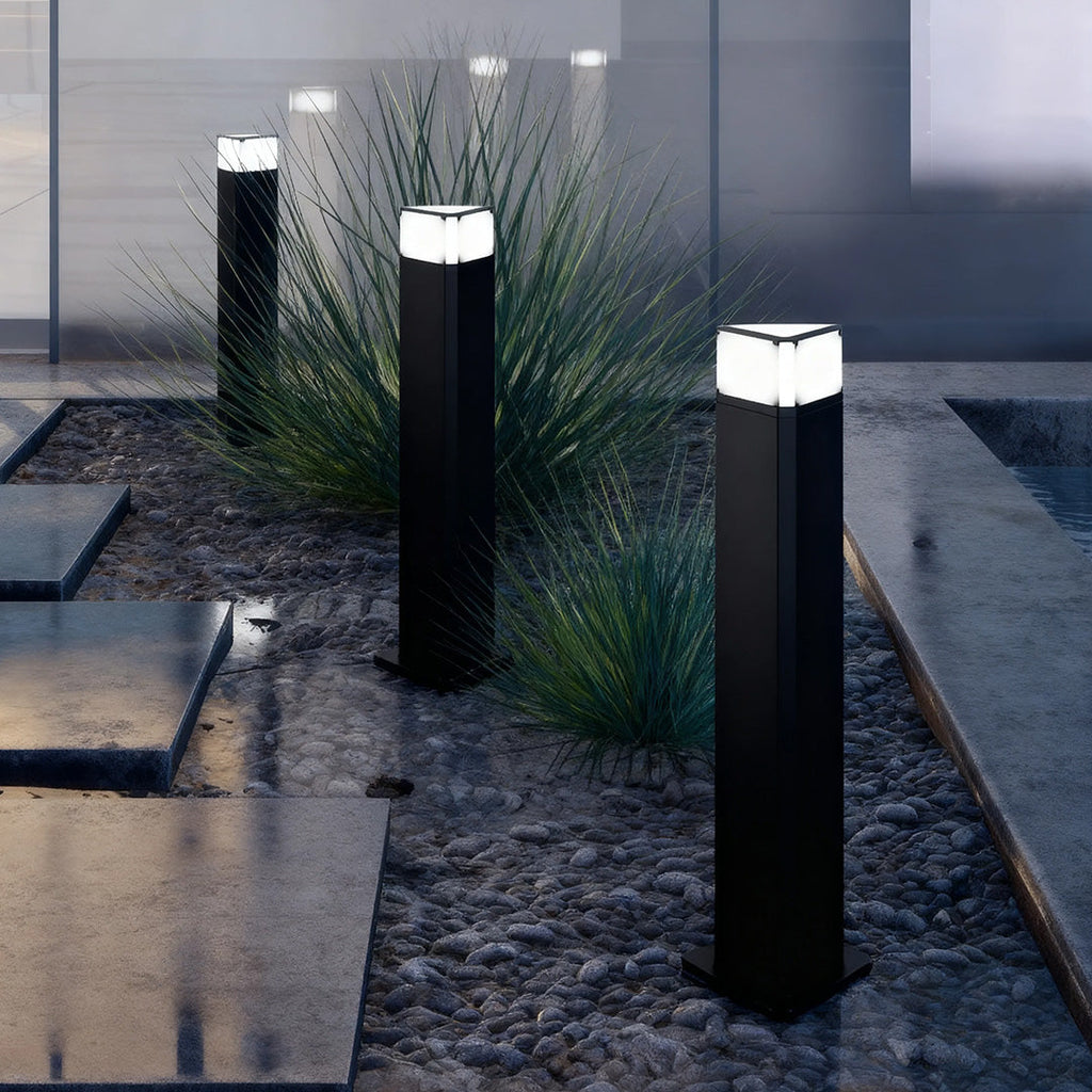 WINTHROP RAINPROOF LED PATHLIGHT WITH MODERN AESTHETIC