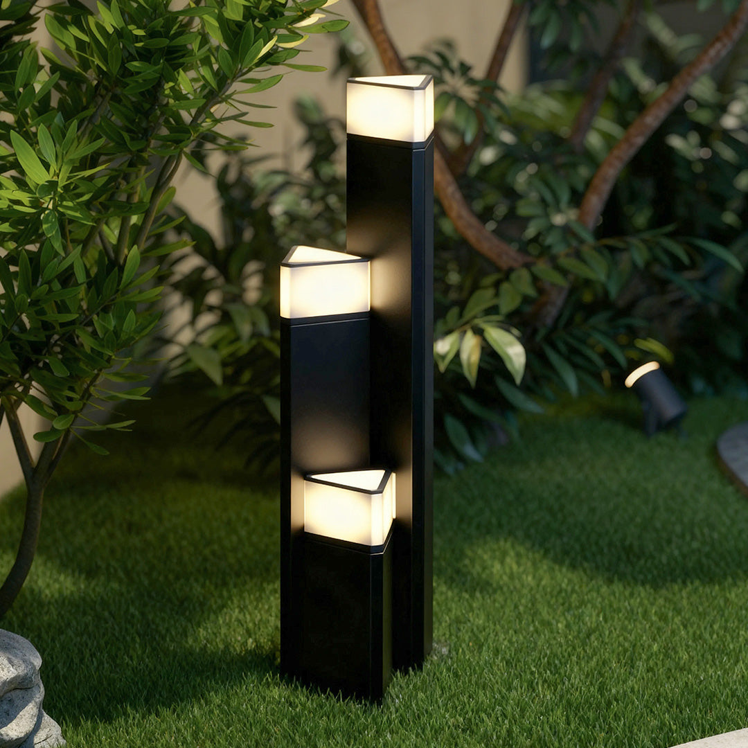 WINTHROP RAINPROOF LED PATHLIGHT WITH MODERN AESTHETIC