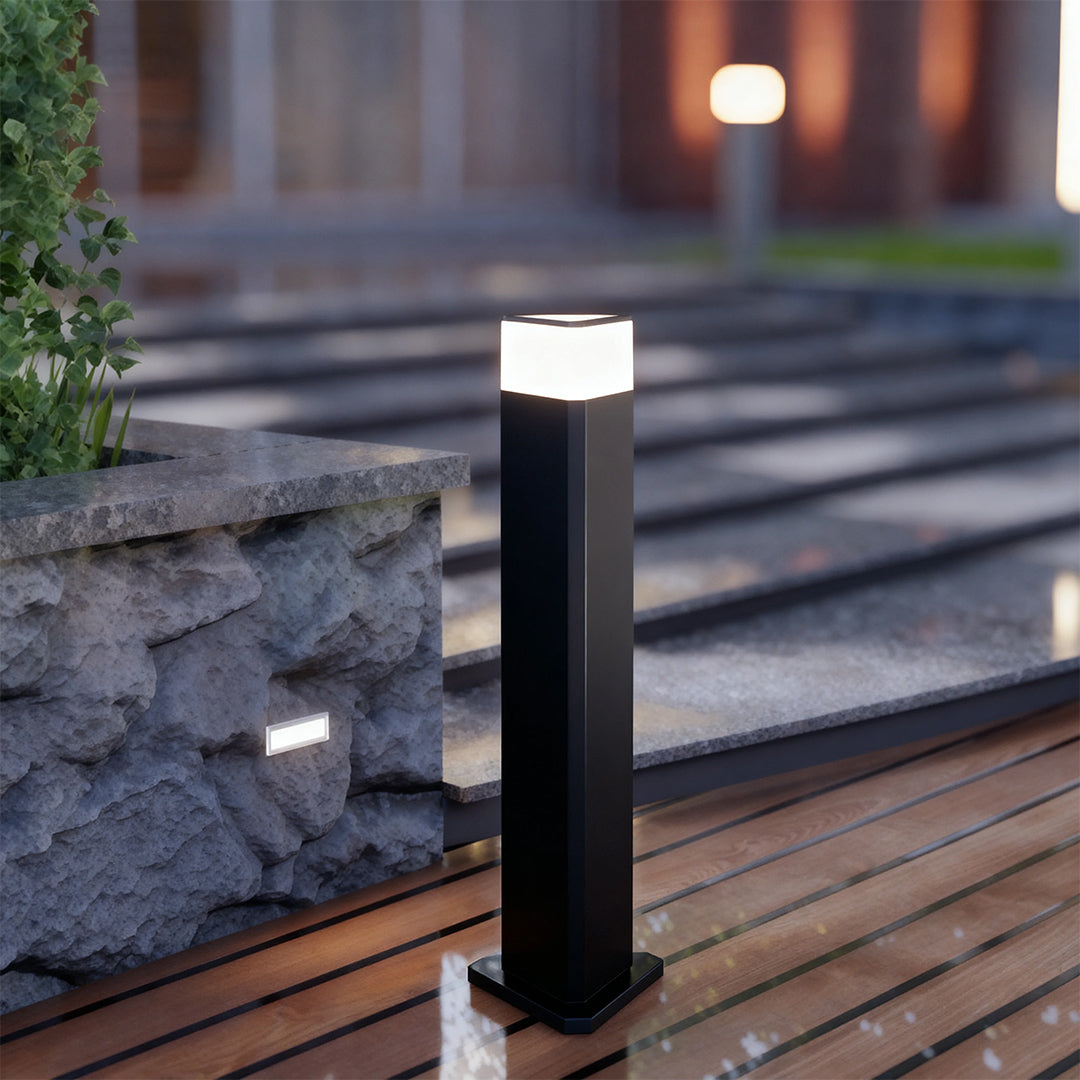 WINTHROP RAINPROOF LED PATHLIGHT WITH MODERN AESTHETIC