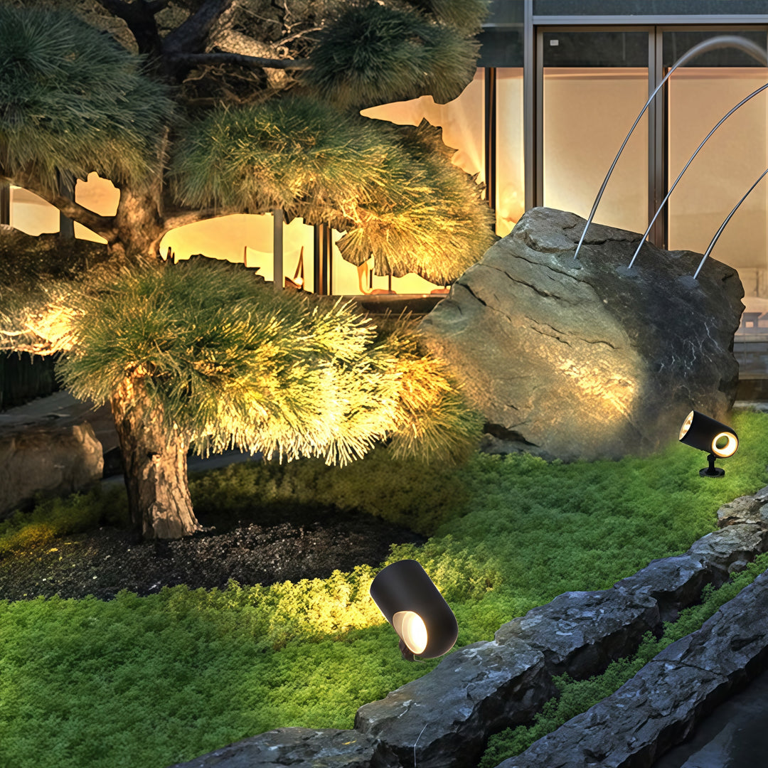 WINDSOR GARDEN BEACON: WEATHERPROOF LANDSCAPE SPOTLIGHT