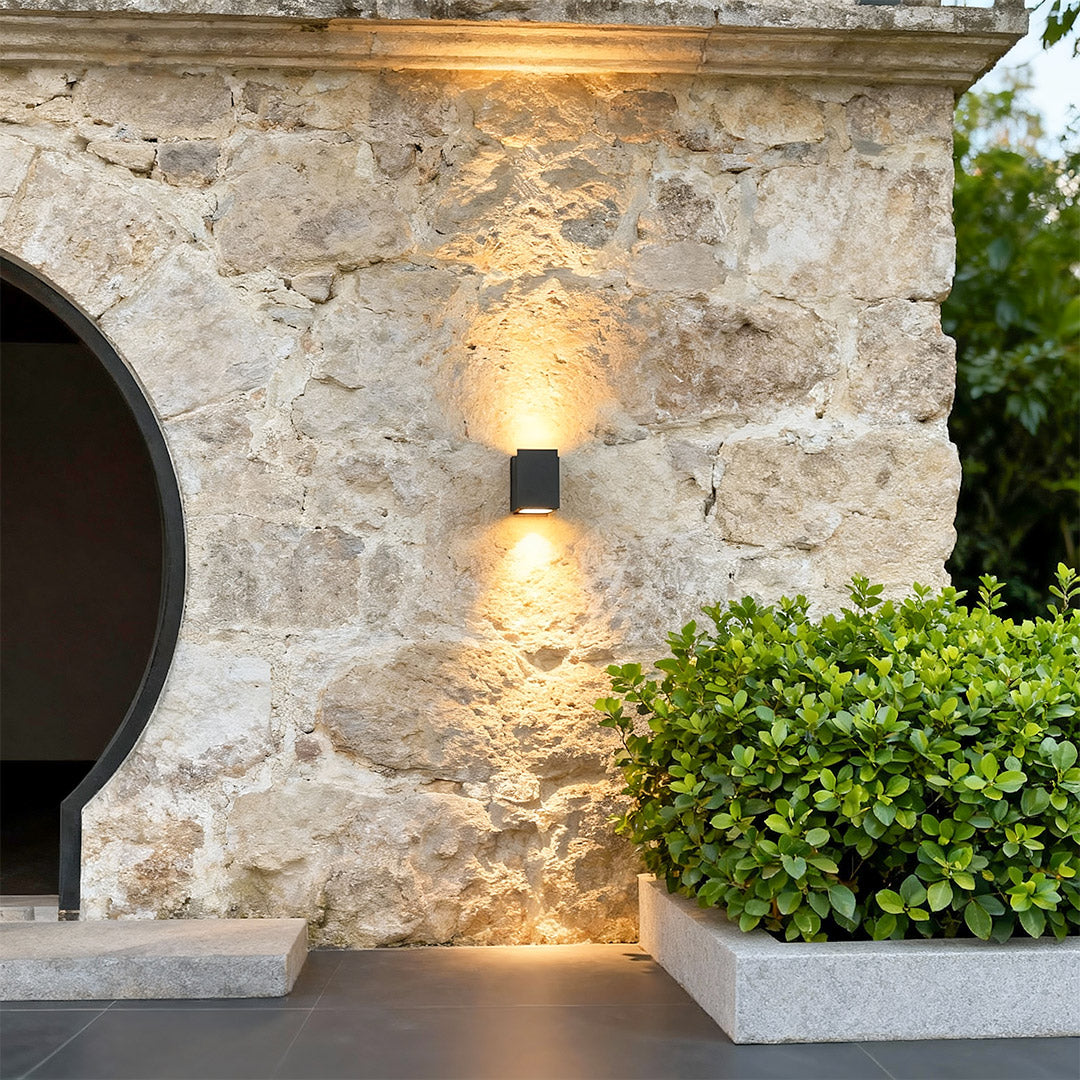 WINDSOR SQUARE DUAL-DIRECTION LED WALL LUMINAIRE