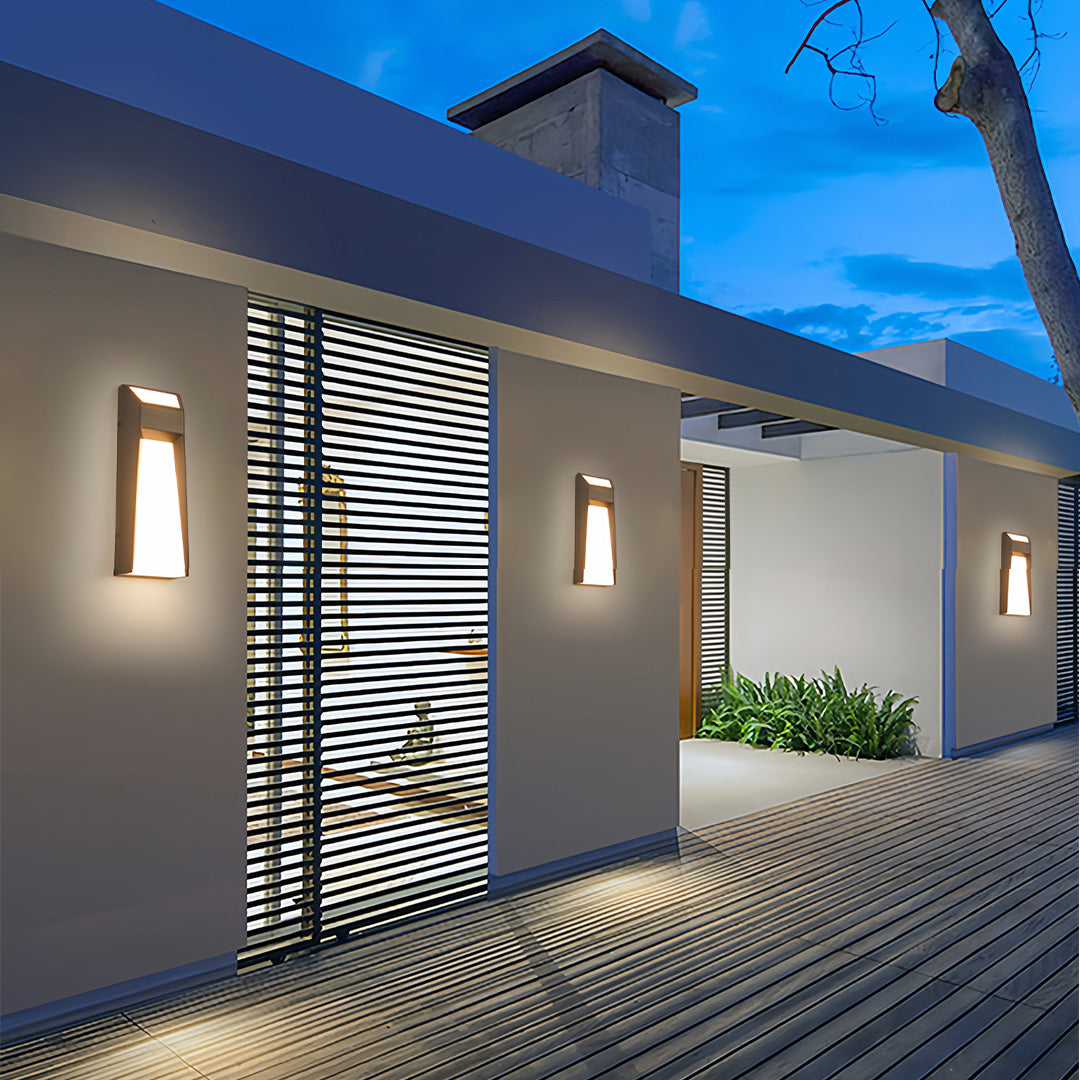 WINDSOR HEIGHTS GRAND OUTDOOR LANTERN, WEATHERPROOF ILLUMINATION