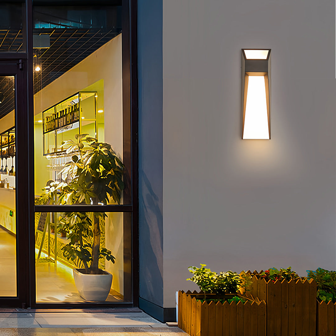 WINDSOR HEIGHTS GRAND OUTDOOR LANTERN, WEATHERPROOF ILLUMINATION