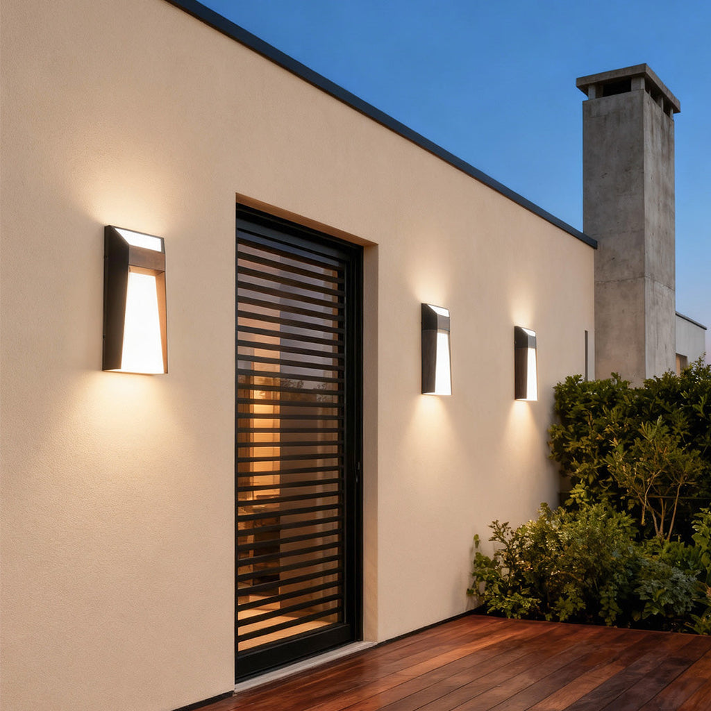 WINDSOR HEIGHTS GRAND OUTDOOR LANTERN, WEATHERPROOF ILLUMINATION