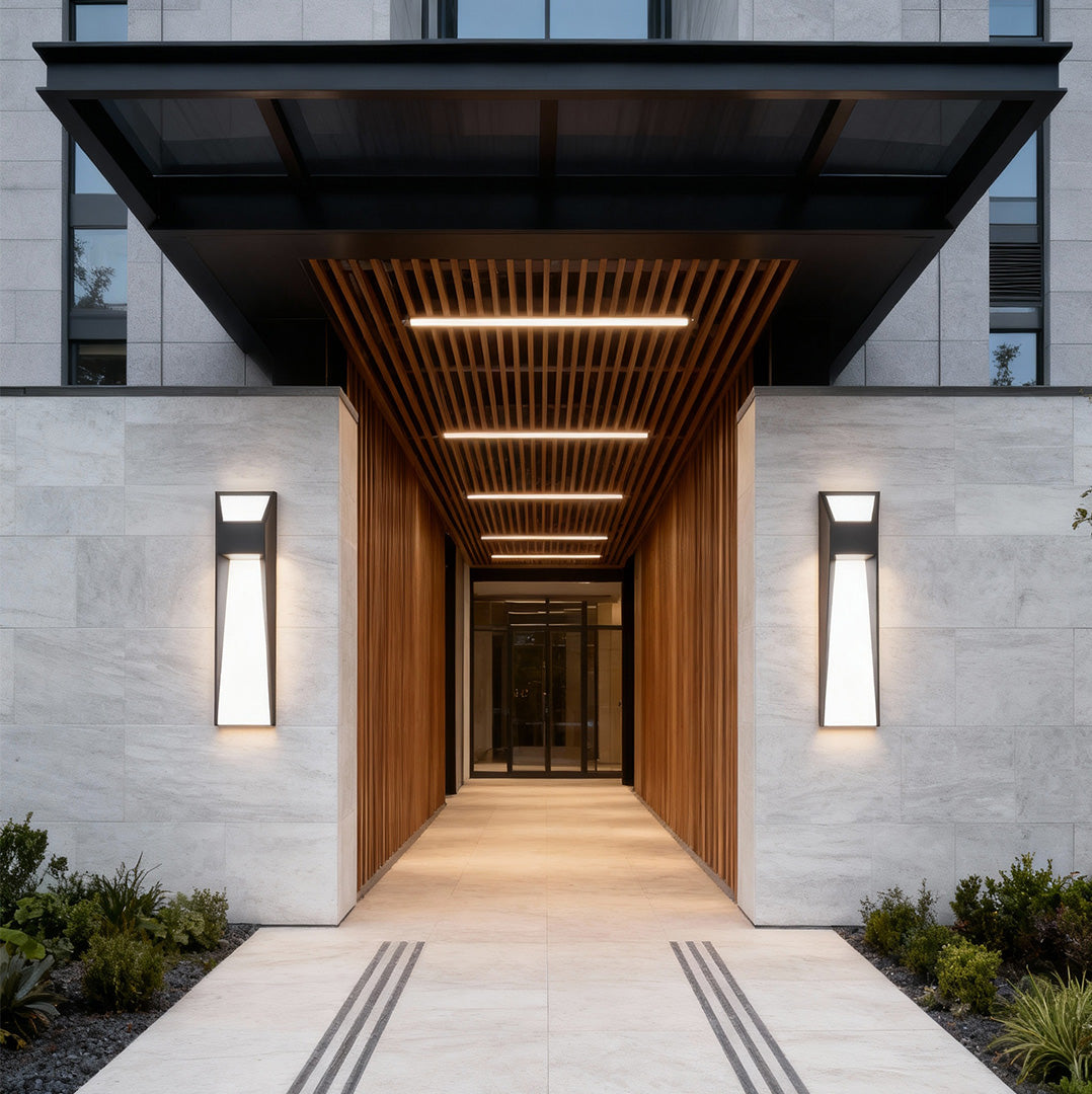 WINDSOR HEIGHTS GRAND OUTDOOR LANTERN, WEATHERPROOF ILLUMINATION