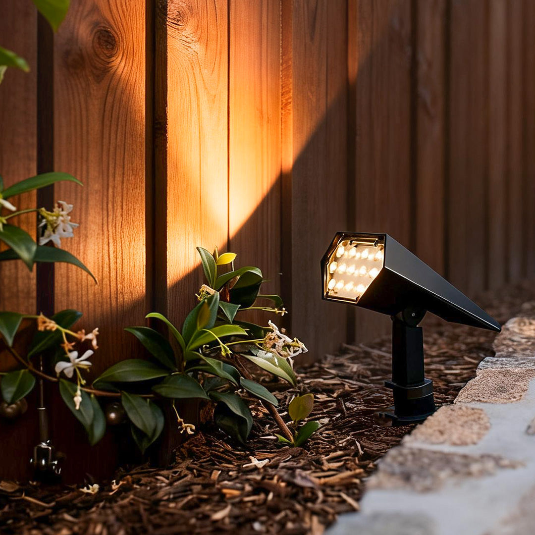 RAVENHALL SOLAR SPOTLIGHT WITH TILT FUNCTION