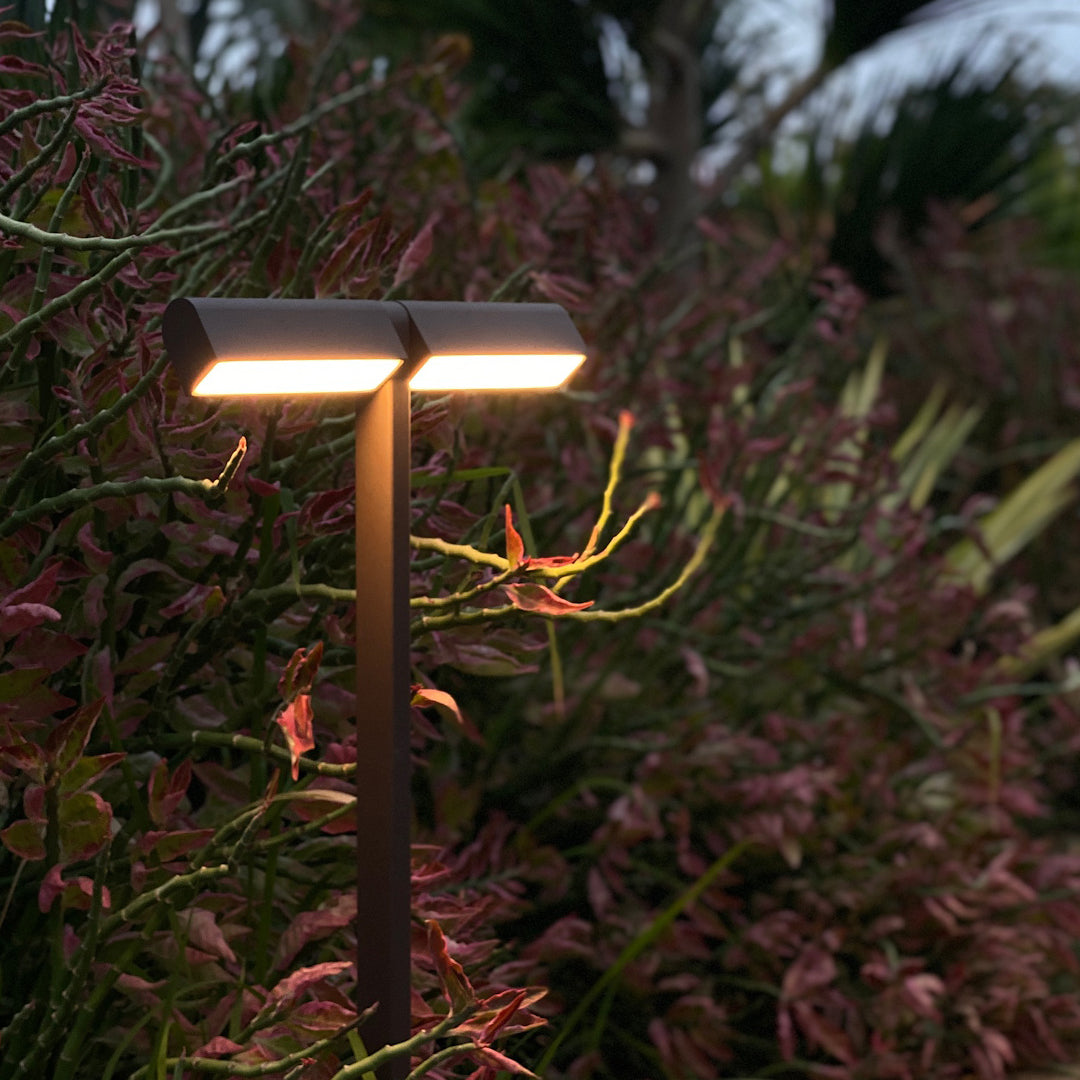 WHITBY ALUMINUM GARDEN PATH LIGHTING WITH WATER-RESISTANT DESIGN