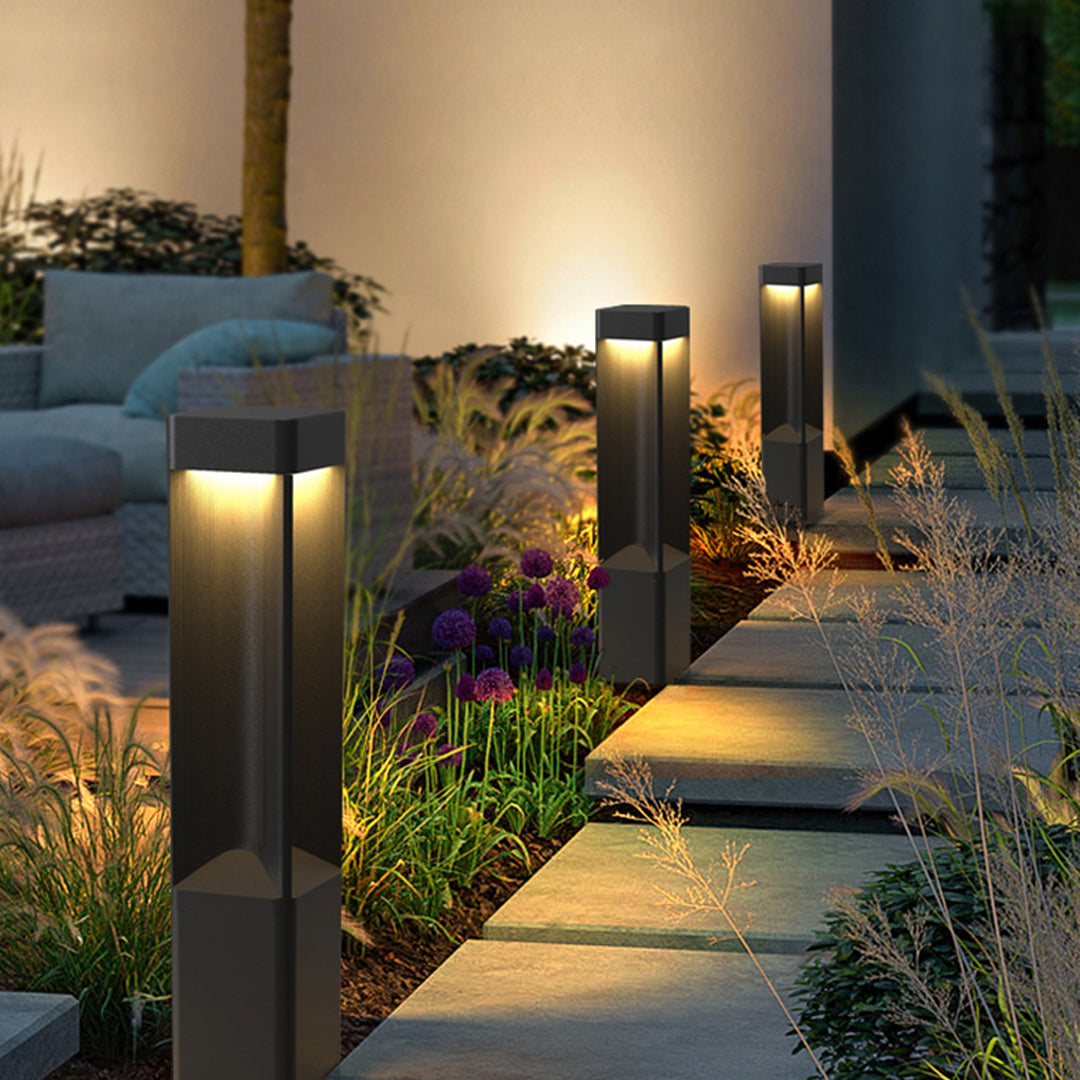 WINDSOR GARDEN BOLLARD LIGHTING WITH WEATHERPROOF DESIGN