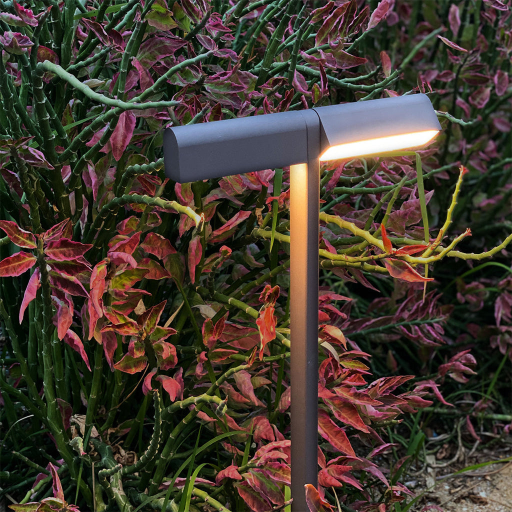 WHITBY ALUMINUM GARDEN PATH LIGHTING WITH WATER-RESISTANT DESIGN