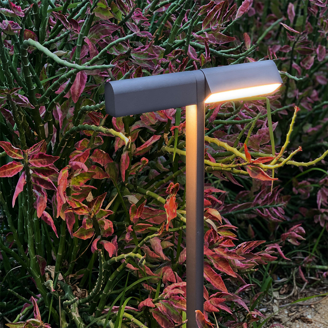 WHITBY ALUMINUM GARDEN PATH LIGHTING WITH WATER-RESISTANT DESIGN