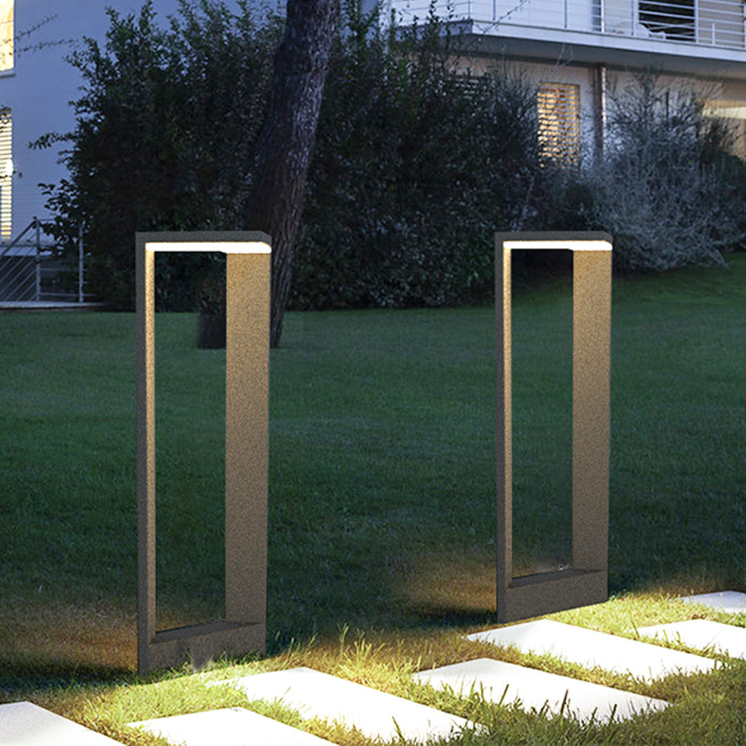 WINDSOR SQUARE OUTDOOR ILLUMINATION POST