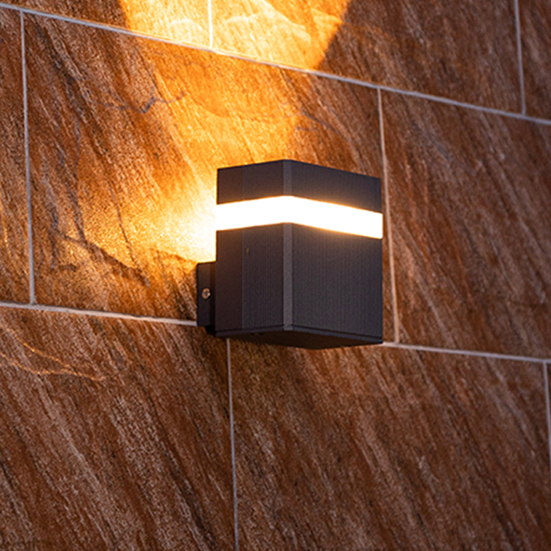 WINTHORPE CAST ALUMINUM OUTDOOR WALL LANTERN - MODERN INDUSTRIAL DESIGN WITH IP65 RATING FOR FACADES