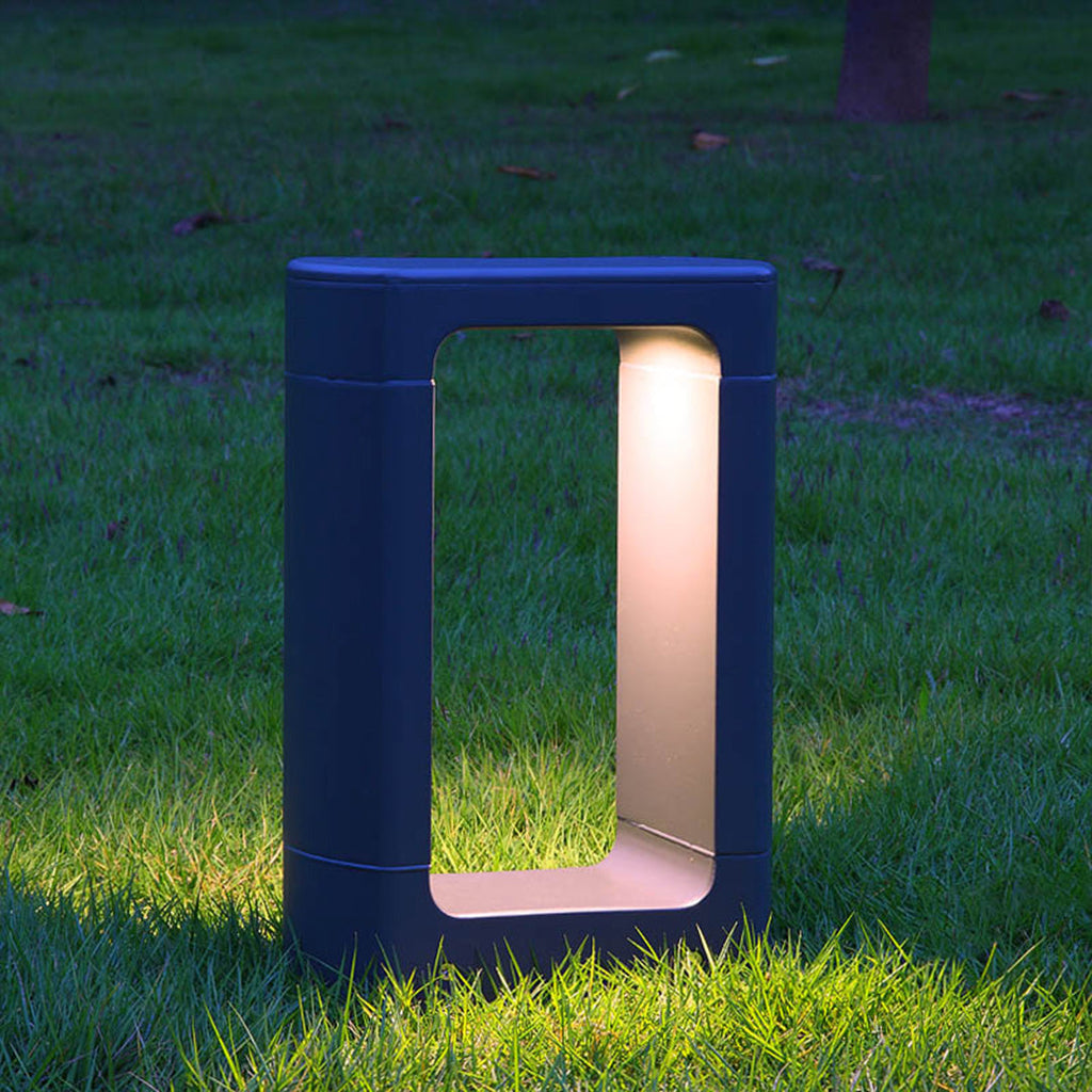 WINDSOR SQUARE OUTDOOR LED PATHWAY LANTERN