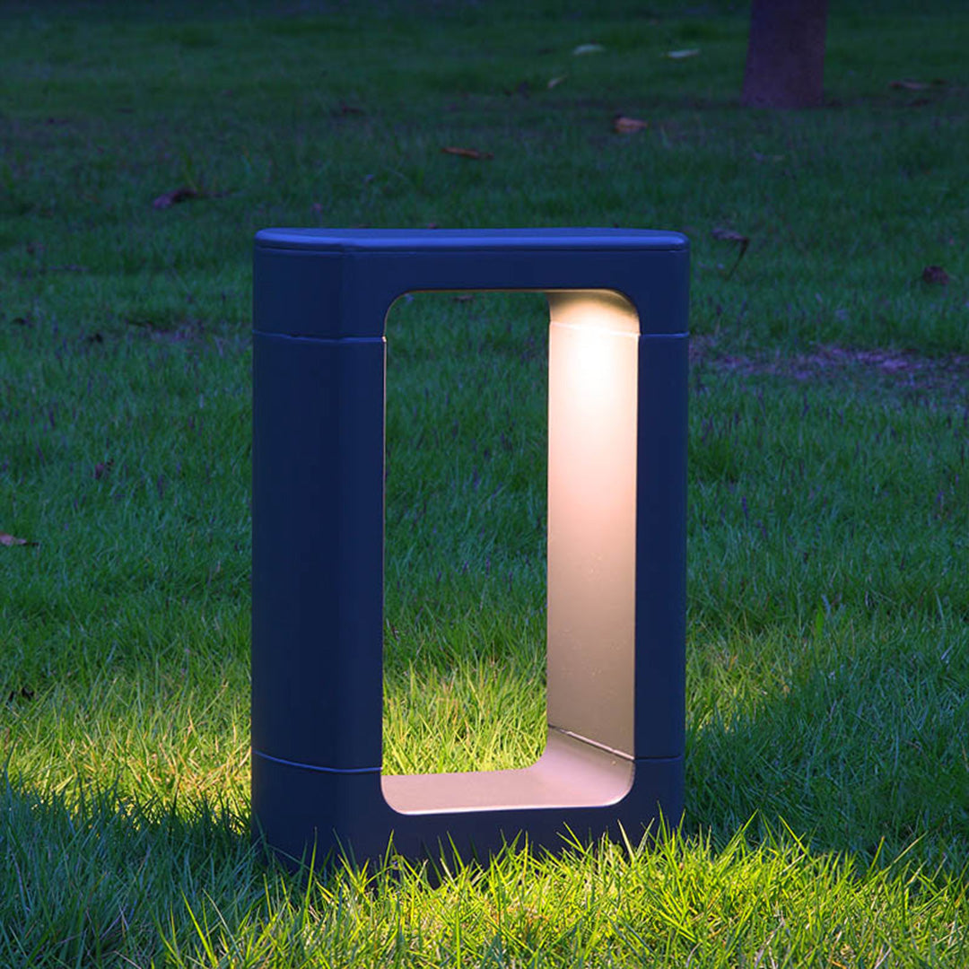 WINDSOR SQUARE OUTDOOR LED PATHWAY LANTERN
