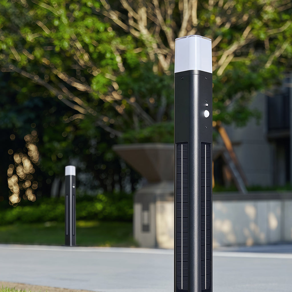 WINTERBORNE SOLAR-POWERED GARDEN BOLLARD LANTERN