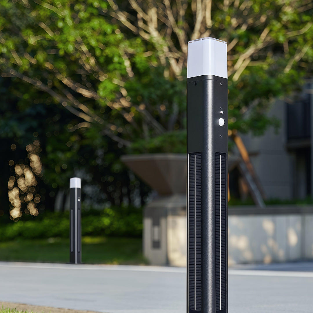 WINTERBORNE SOLAR-POWERED GARDEN BOLLARD LANTERN