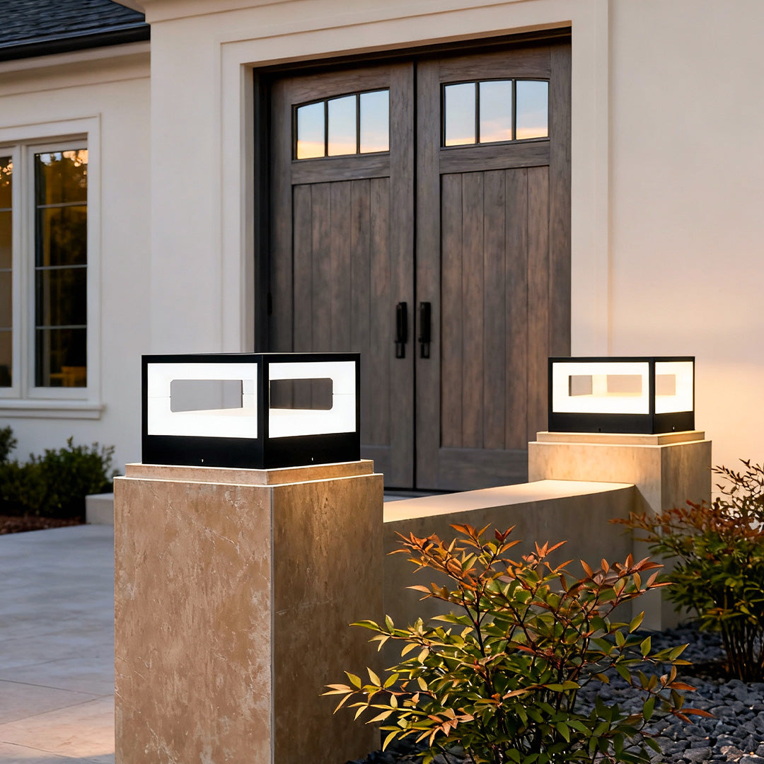 CHESTERFIELD SOLAR-POWERED HOLLOW SQUARE FENCE POST ILLUMINATOR