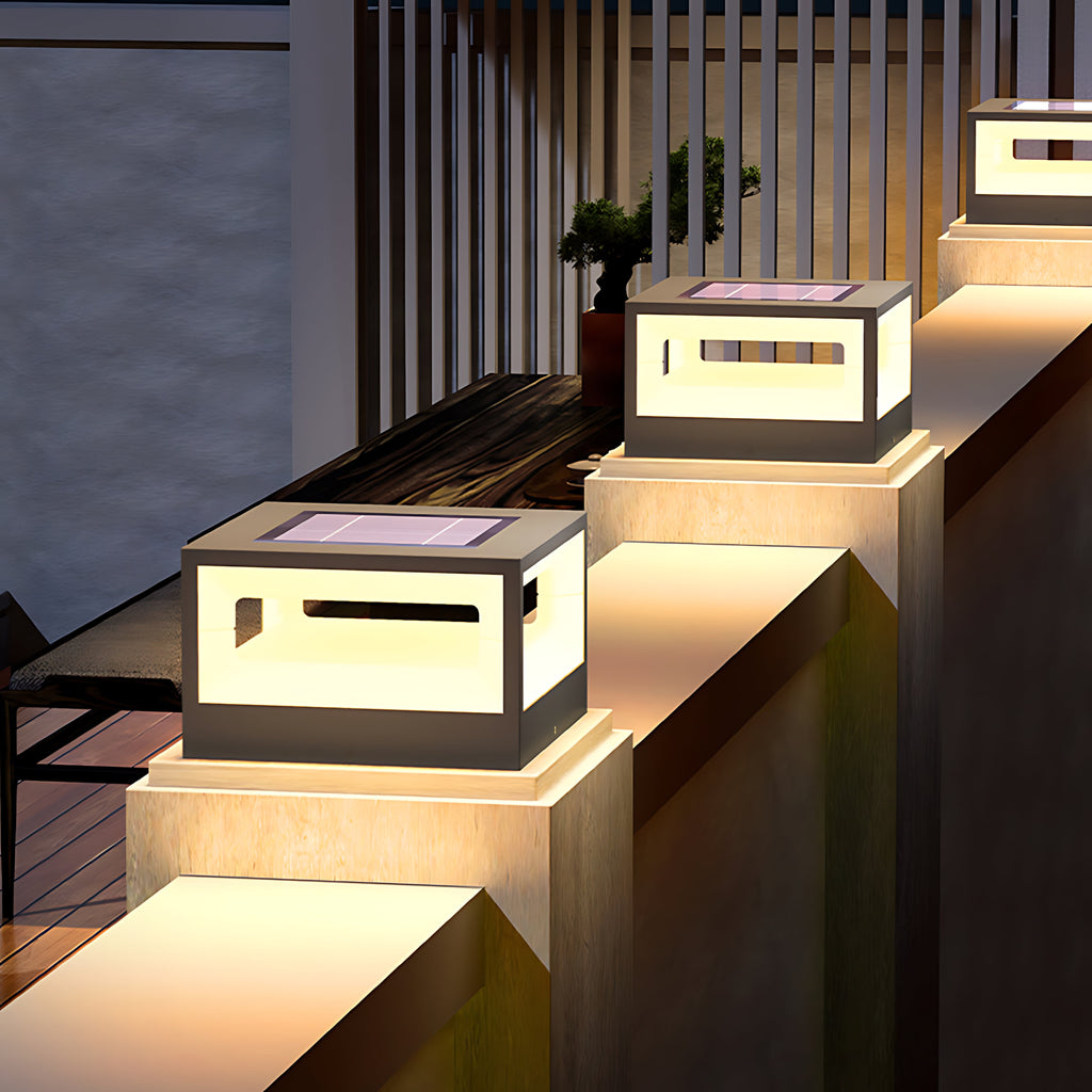 CHESTERFIELD SOLAR-POWERED HOLLOW SQUARE FENCE POST ILLUMINATOR