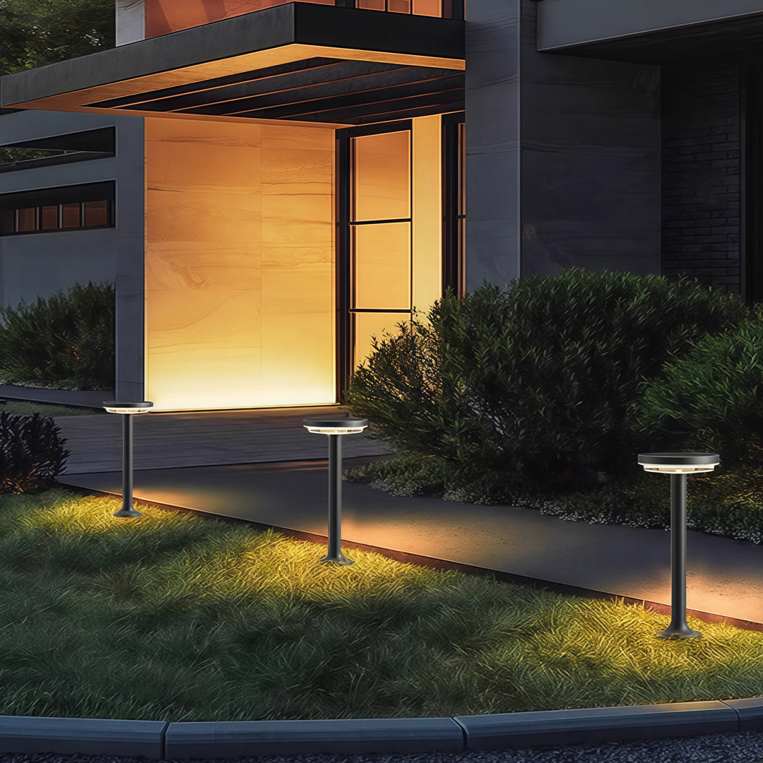 BRAMBLESTONE SOLAR PIER LIGHTING WITH WATERPROOF FINISH IN ONYX BLACK