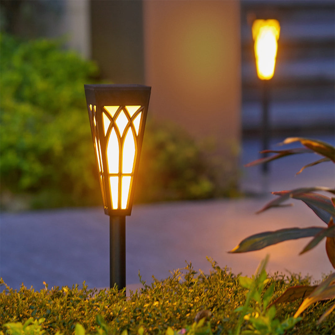 WINDSOR SOLAR-POWERED GARDEN LANTERN POST