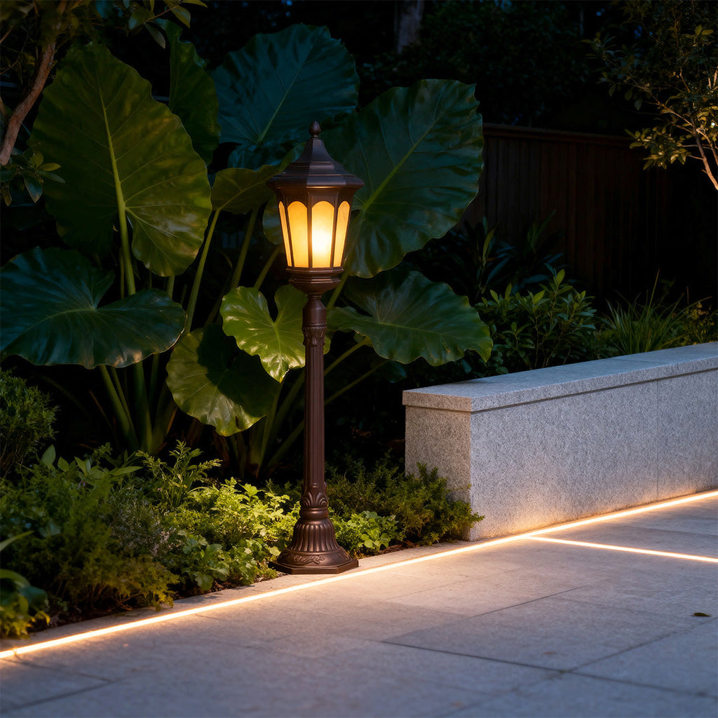 WINDSOR GARDEN PATHWAY LANTERN, WATER-RESISTANT TRADITIONAL LED LANDSCAPE LIGHT