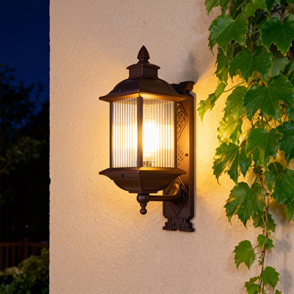 WINDSOR ALUMINUM GARDEN WALL LANTERN - WATER-RESISTANT TRADITIONAL DESIGN