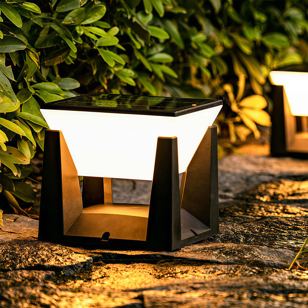 RAVENSCROFT SOLAR GARDEN PILLAR LIGHT WITH WEATHER-RESISTANT DESIGN