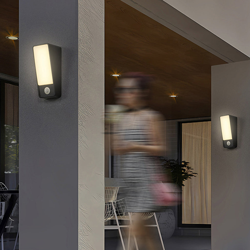 WINTHROP SQUARE ALUMINUM OUTDOOR LED ILLUMINATOR