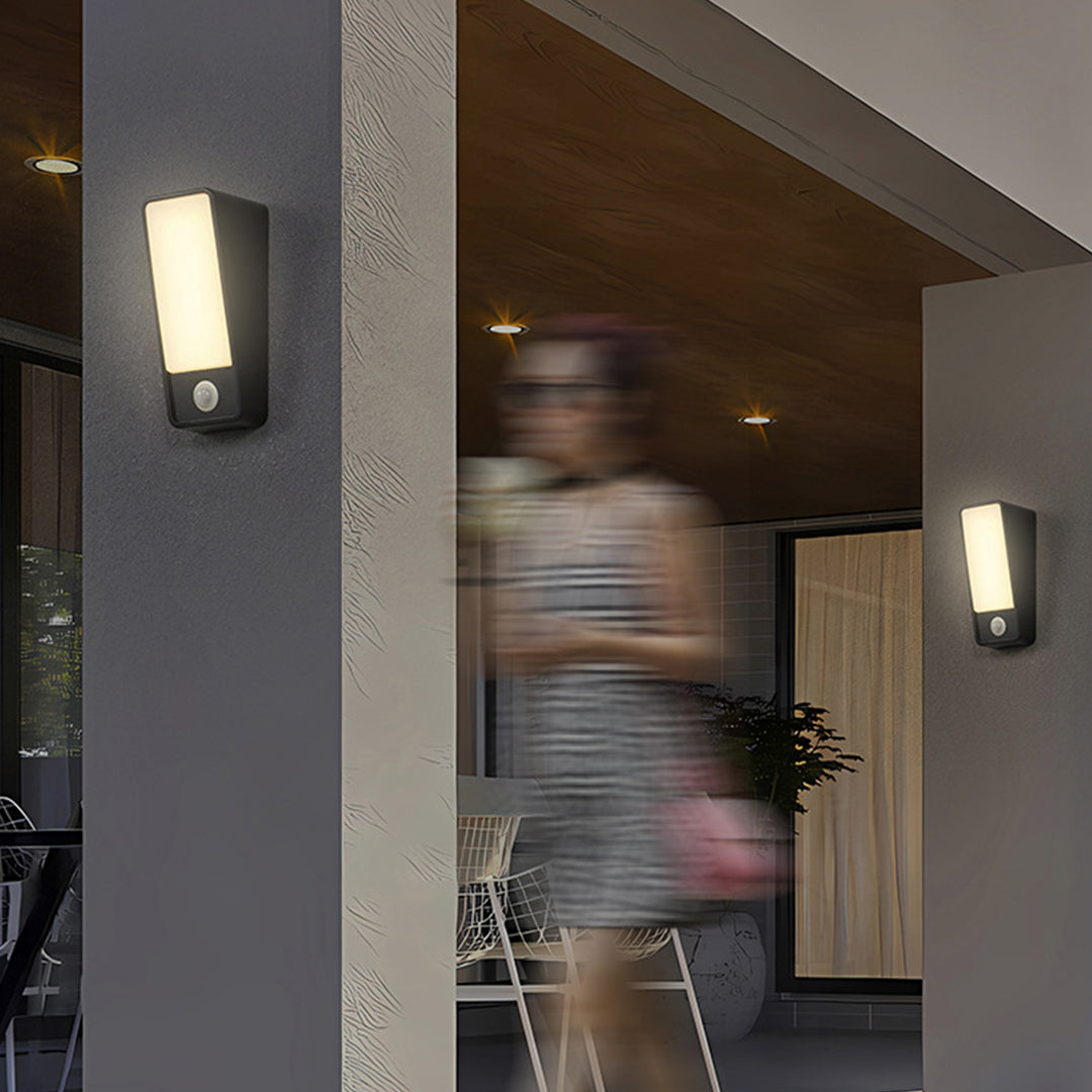 WINTHROP SQUARE ALUMINUM OUTDOOR LED ILLUMINATOR