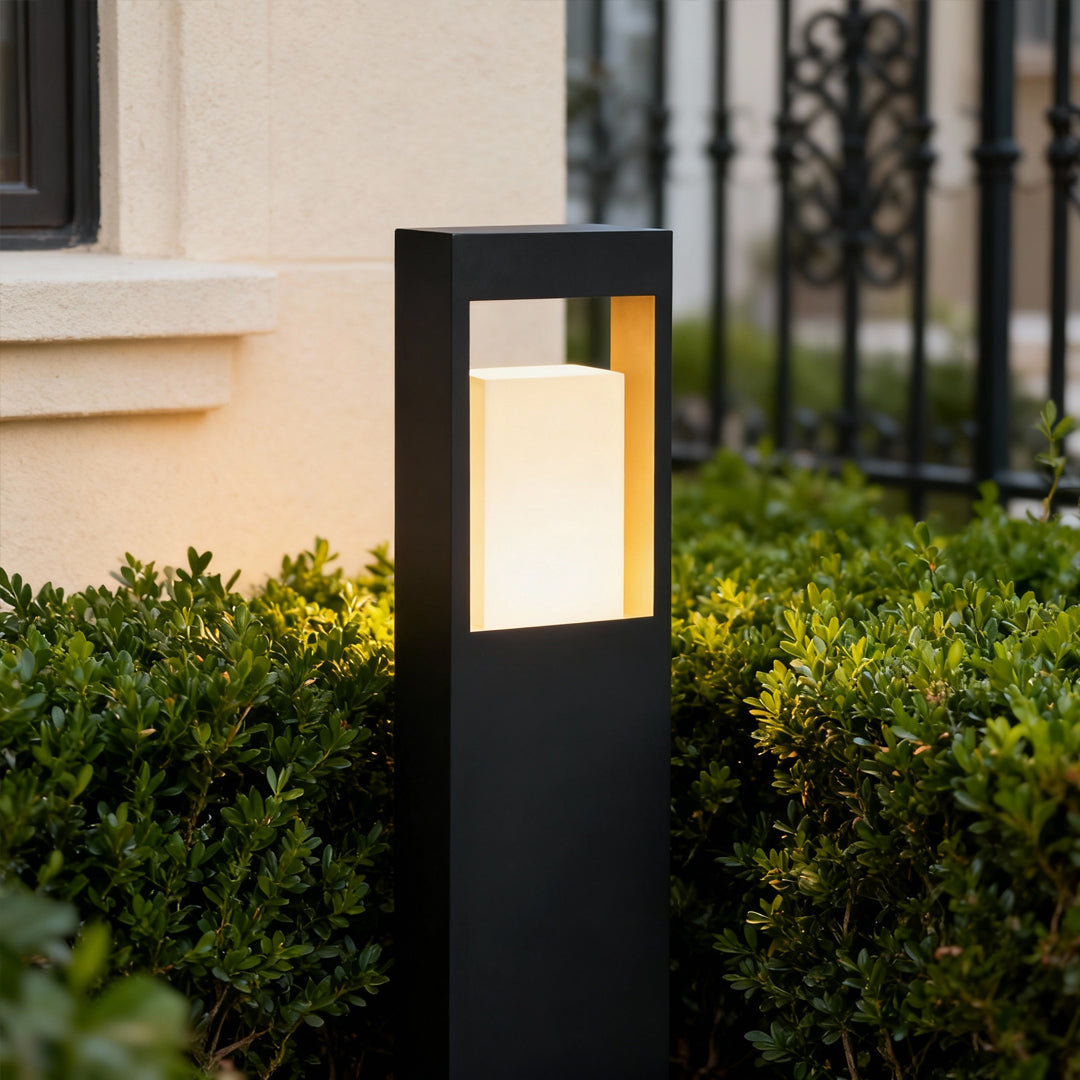 WINTERBOURNE SQUARE COURTYARD LANTERN, WATER-RESISTANT LANDSCAPE ILLUMINATION