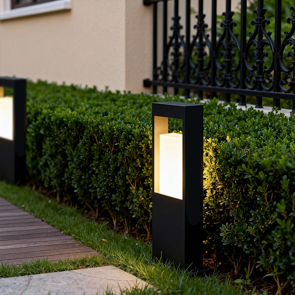 WINTERBOURNE SQUARE COURTYARD LANTERN, WATER-RESISTANT LANDSCAPE ILLUMINATION