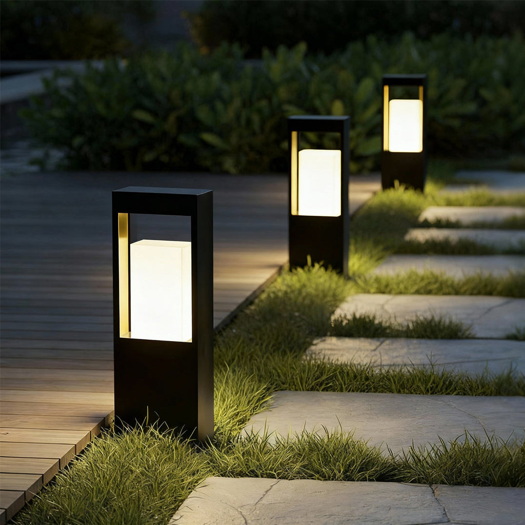 WINTERBOURNE SQUARE COURTYARD LANTERN, WATER-RESISTANT LANDSCAPE ILLUMINATION