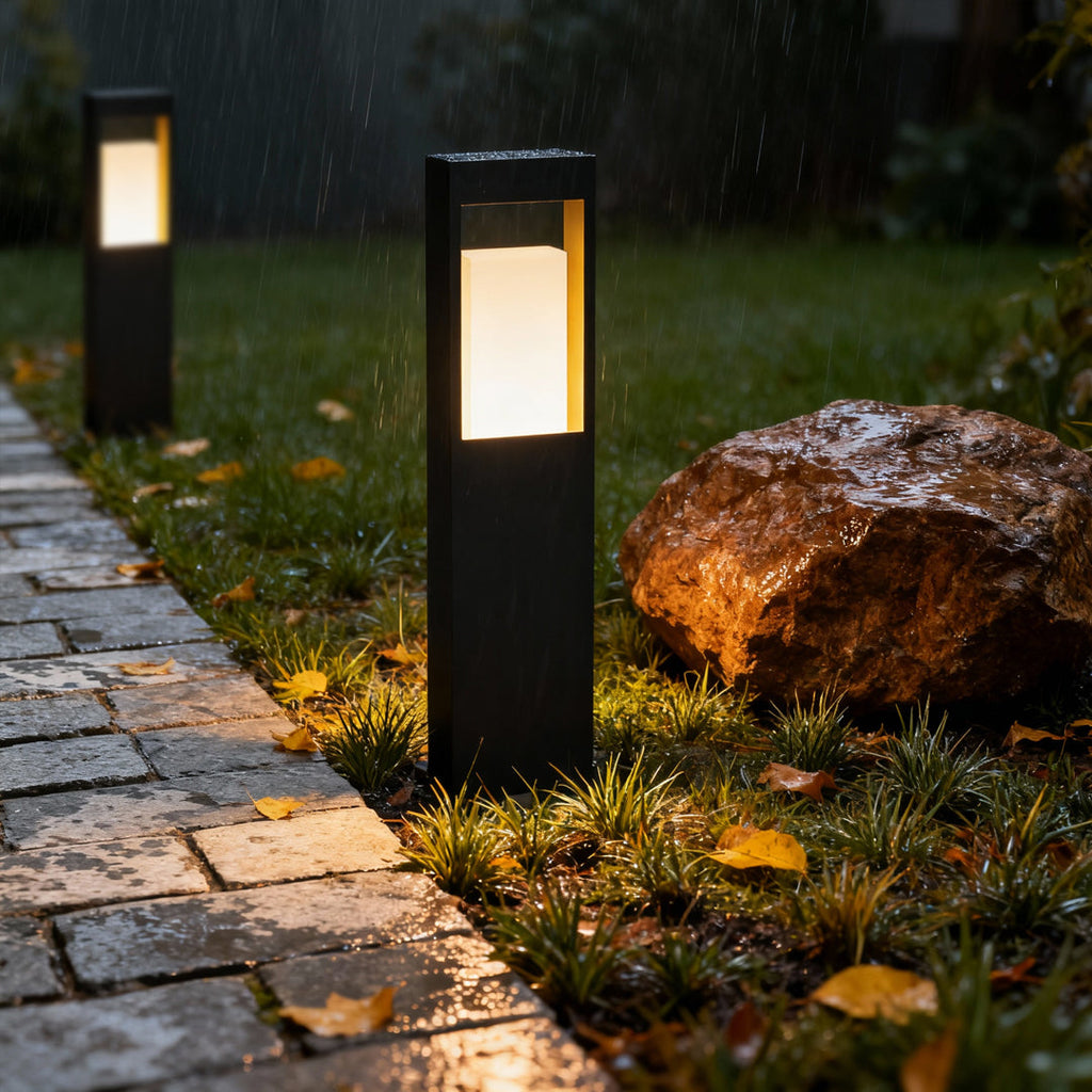 WINTERBOURNE SQUARE COURTYARD LANTERN, WATER-RESISTANT LANDSCAPE ILLUMINATION