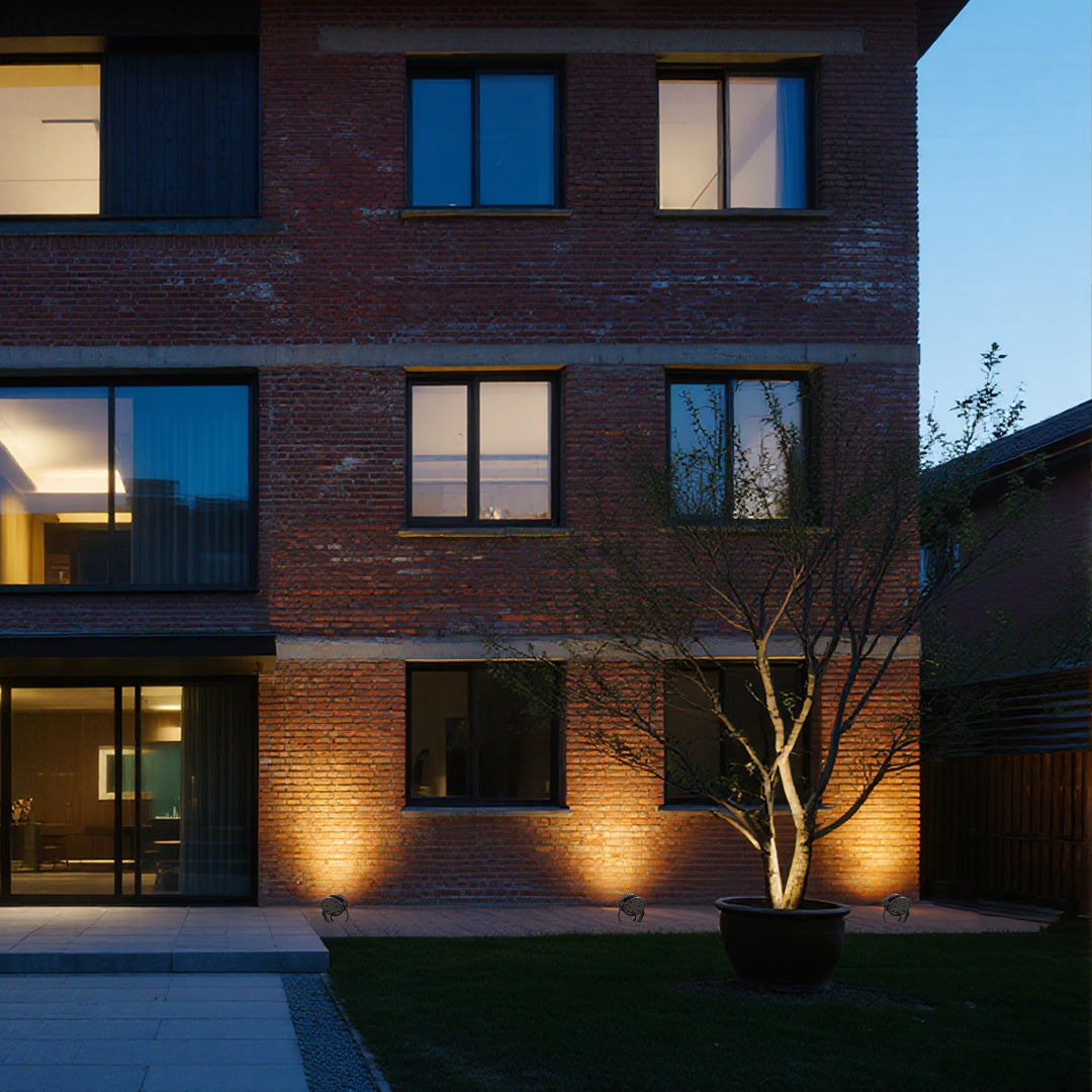 WINDSOR GARDEN BEACON SPOTLIGHTS WITH WEATHERPROOF DESIGN
