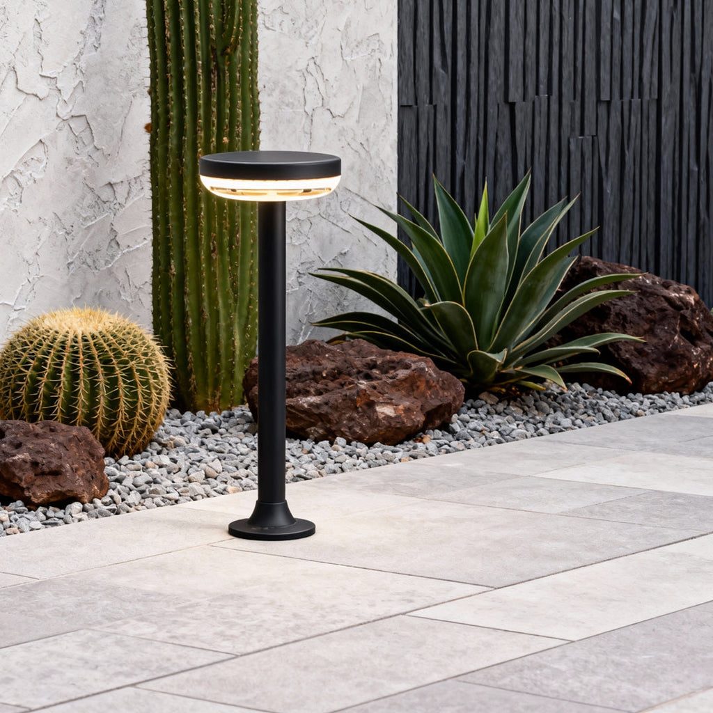 BRAMBLESTONE SOLAR PIER LIGHTING WITH WATERPROOF FINISH IN ONYX BLACK