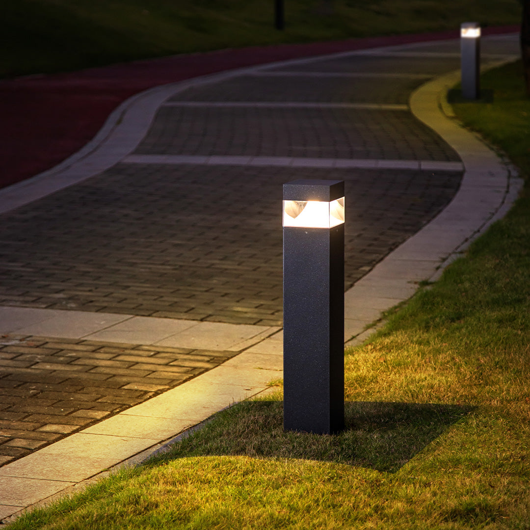 WINDSOR SQUARE 31-INCH GARDEN BOLLARD LANTERN