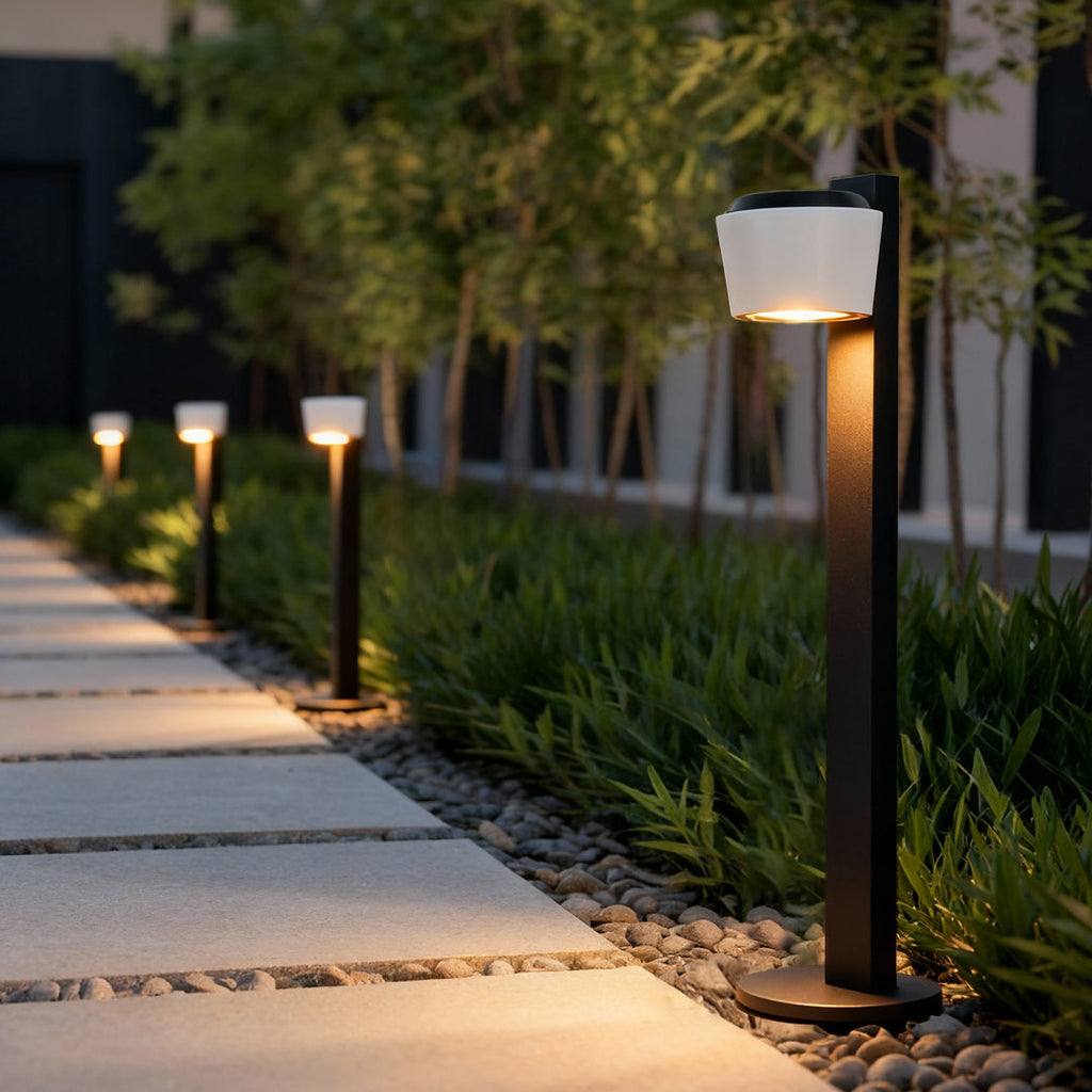 WINDSOR GARDEN PATHWAY ILLUMINATOR IN ANODIZED ALUMINUM