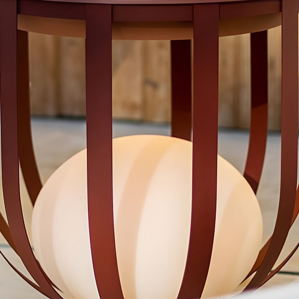 WINDSOR SOLAR GARDEN LANTERN WITH REMOVABLE TRAY