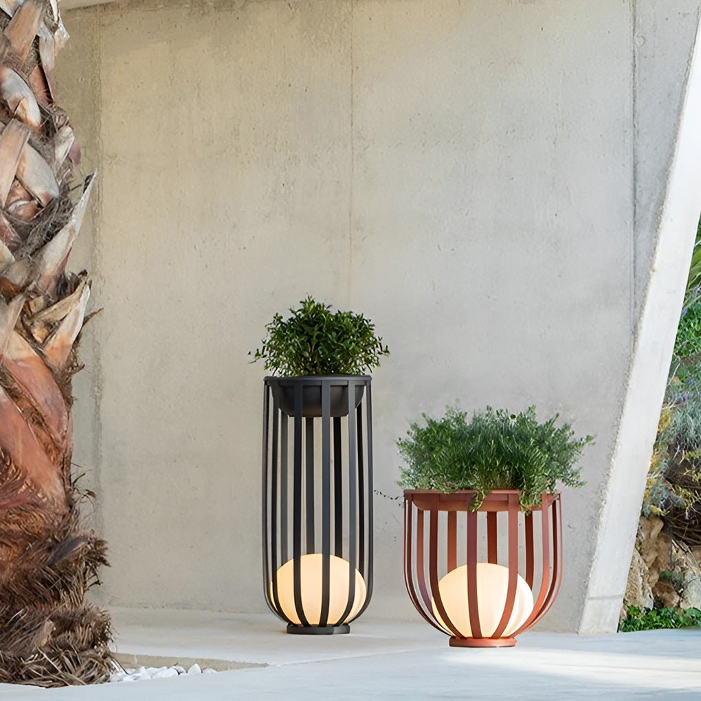 WINDSOR SOLAR GARDEN LANTERN WITH REMOVABLE TRAY