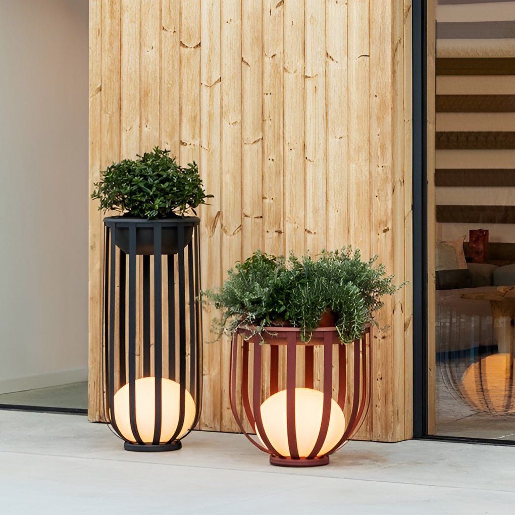 WINDSOR SOLAR GARDEN LANTERN WITH REMOVABLE TRAY
