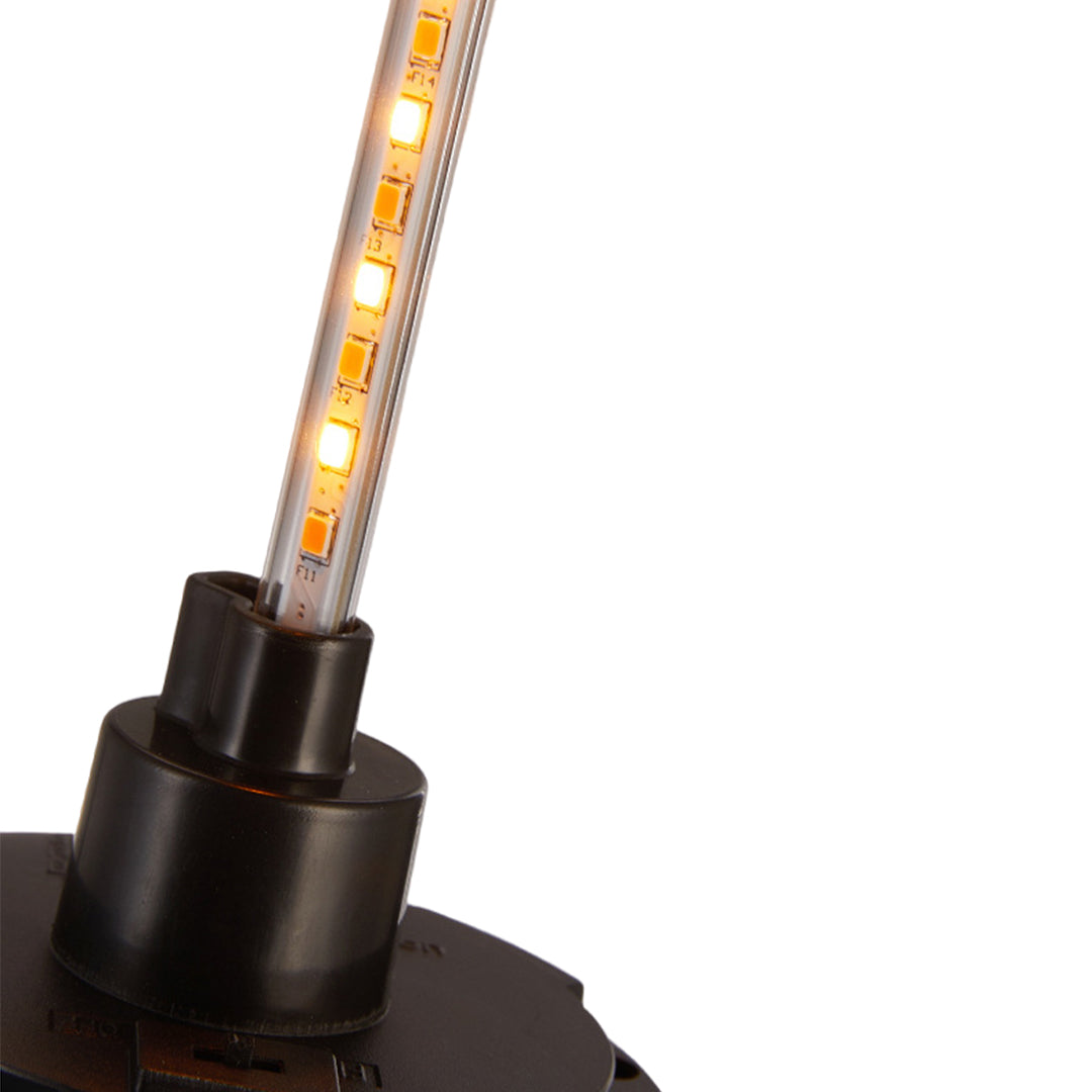 WINDSOR SOLAR-POWERED GARDEN LANTERN POST